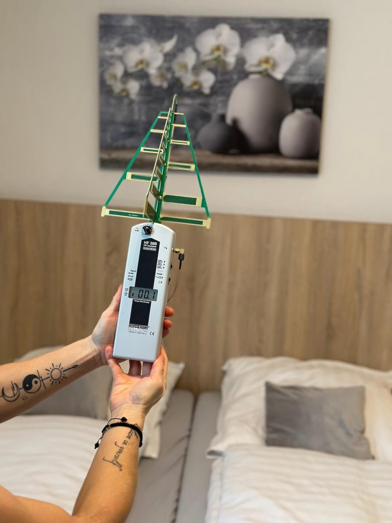 Messgerät für die Messung Hochfrequenter Strahlung am Schlafplatz